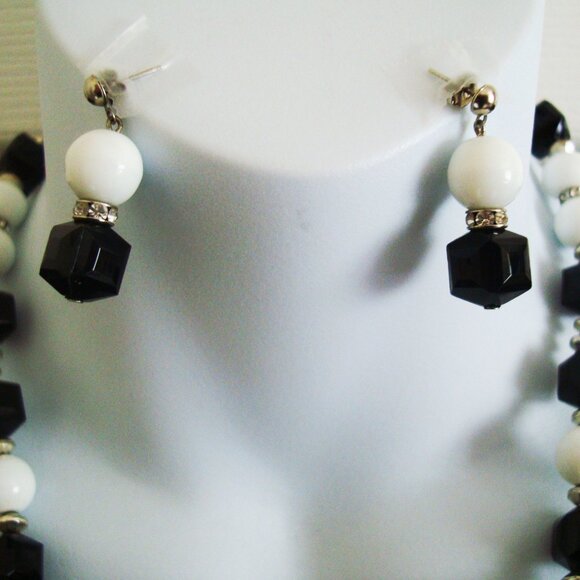 Necklace & Earrings Set White Black Beads Diamante Spacers Classic Vintage - Picture 6 of 7